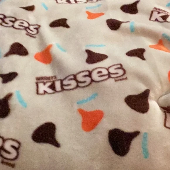 NWT Hershey Kisses Oversized Plush Throw 
Brand New With Tags 60”X 70” - Picture 5 of 8